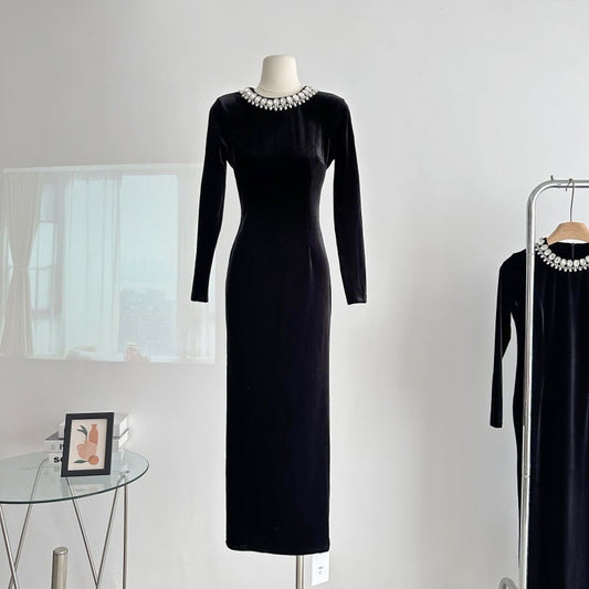 Elegant Black Velvet Dress for Banquet Hosts